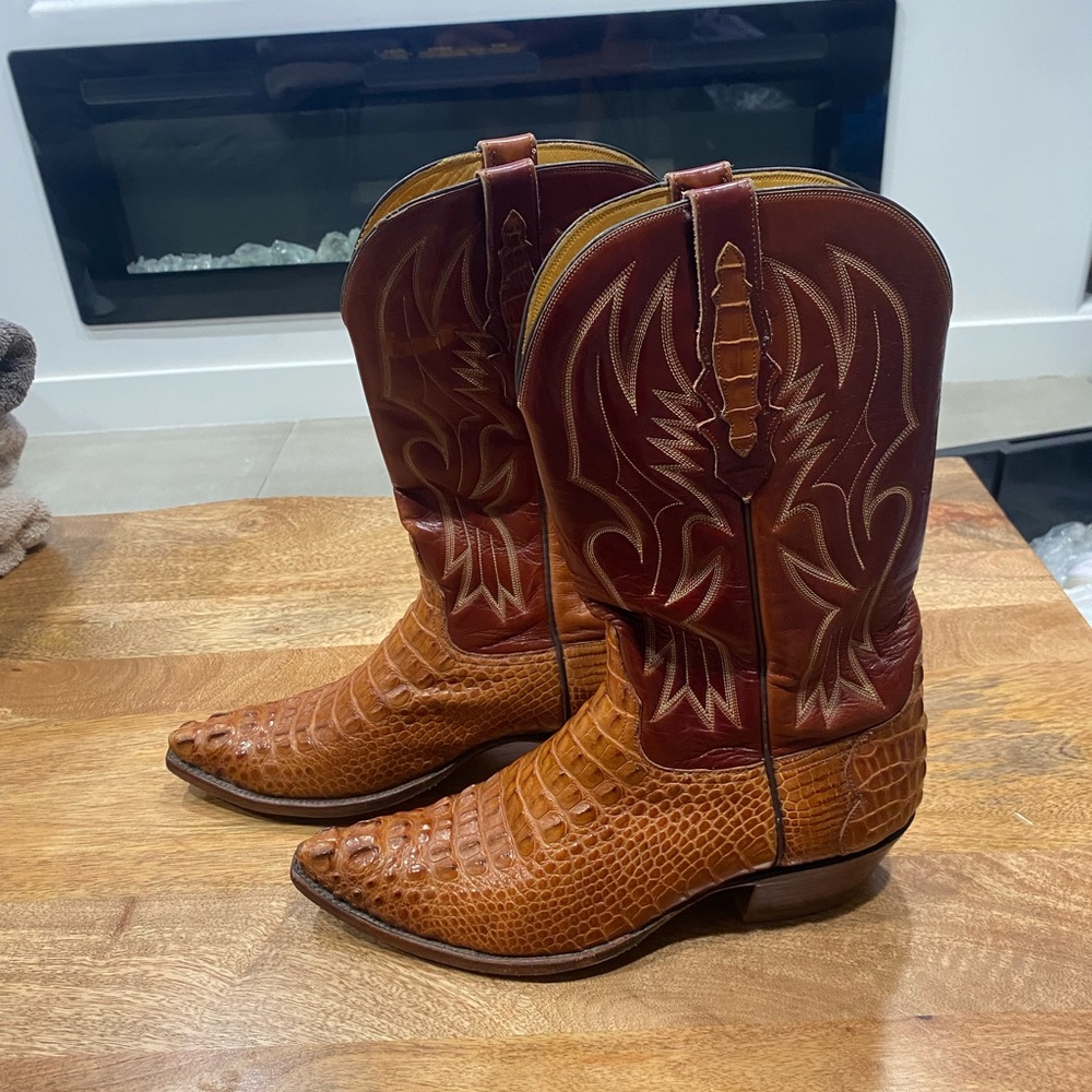Size 9.5 Mens Falcon-head genuine Alligator boots